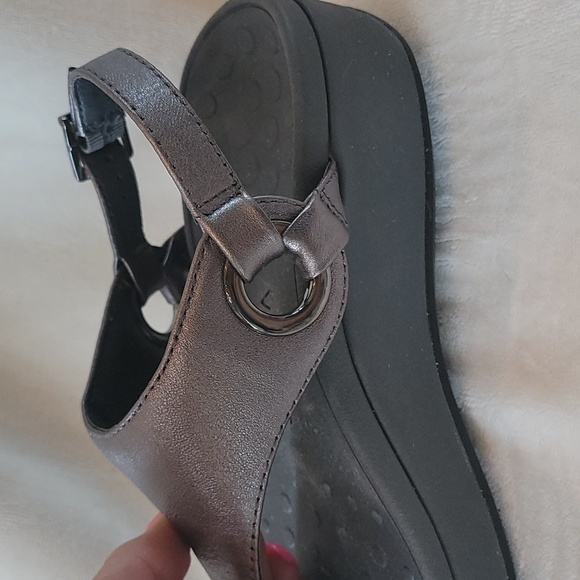 VIONIC pewter grey wedge thong sandals sz. 8 excellent shape!! - Picture 5 of 10